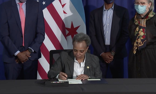 Mayor Lightfoot Signing Executive Order