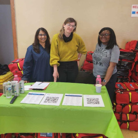 thumbnail - Handing out emergency kits to Chicago residents