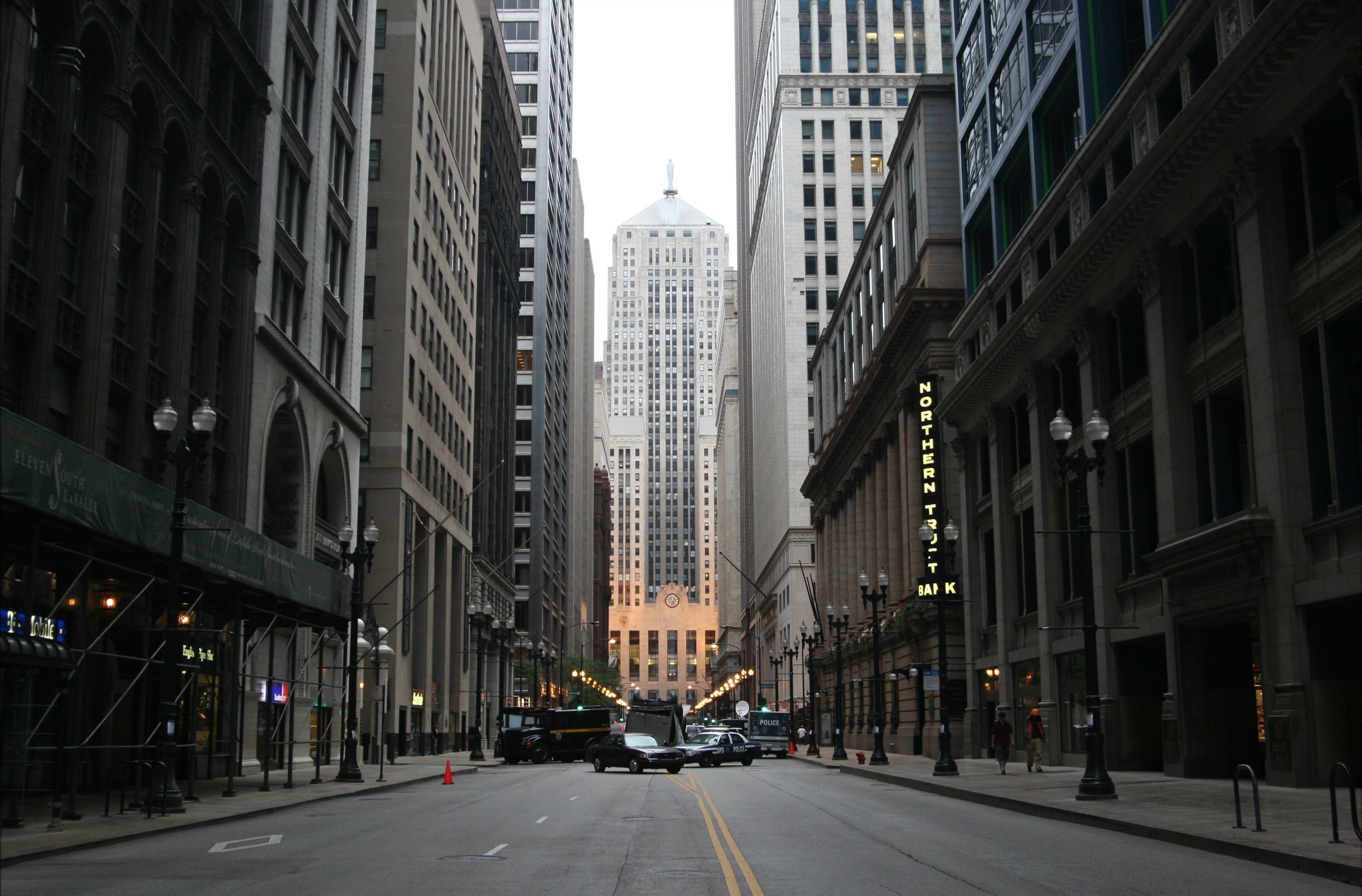 Movie filming in downtown Chicago with streets closed to the public (Photo by: Raul Esparza III)