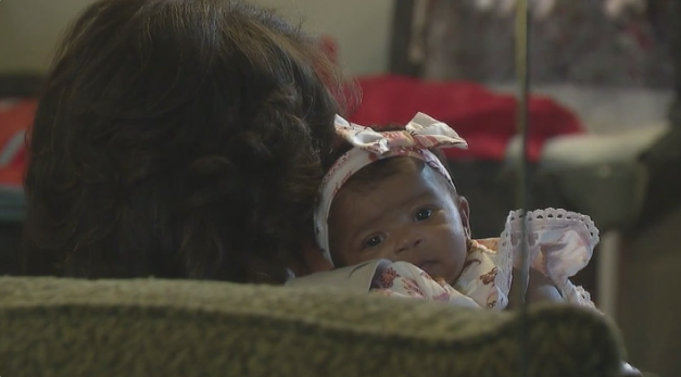 'Family Connects': Chicago program aims to help new moms